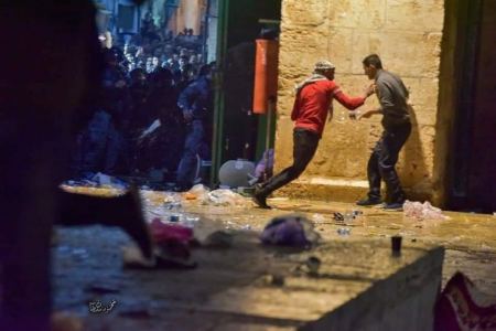 المسجد الاقصى : 163 اصابة في مواجهات مع قوات الاحتلال